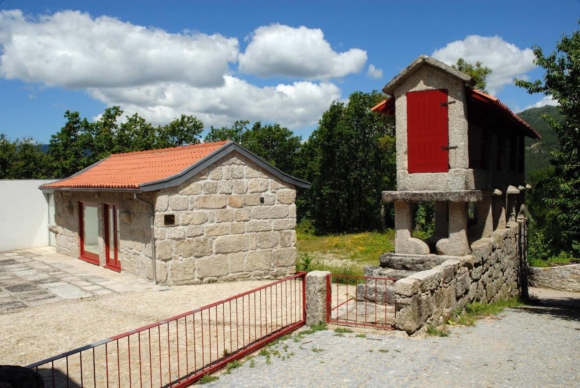 Гостьовий будинок Aldeia Turistica De Louredo Вієйра-ду-Міню Екстер'єр фото